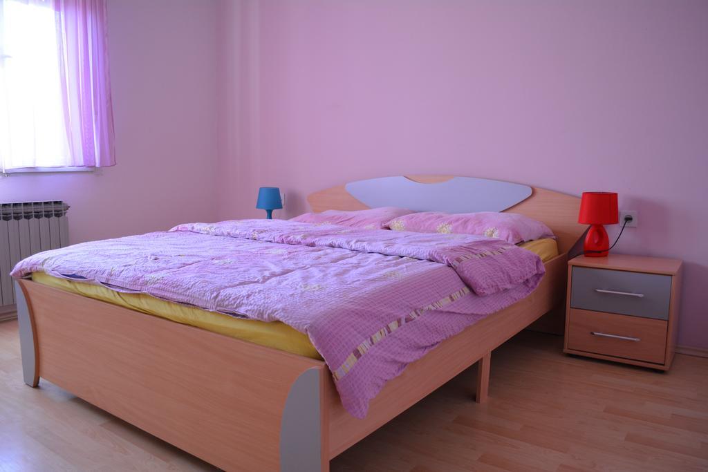 Guest House Ema ดารูวาร์ ภายนอก รูปภาพ