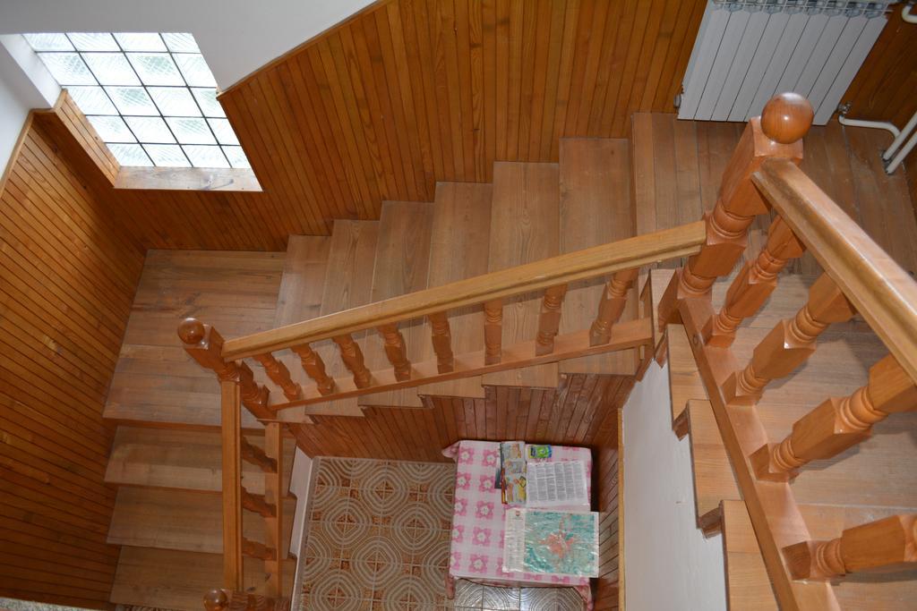 Guest House Ema ดารูวาร์ ภายนอก รูปภาพ