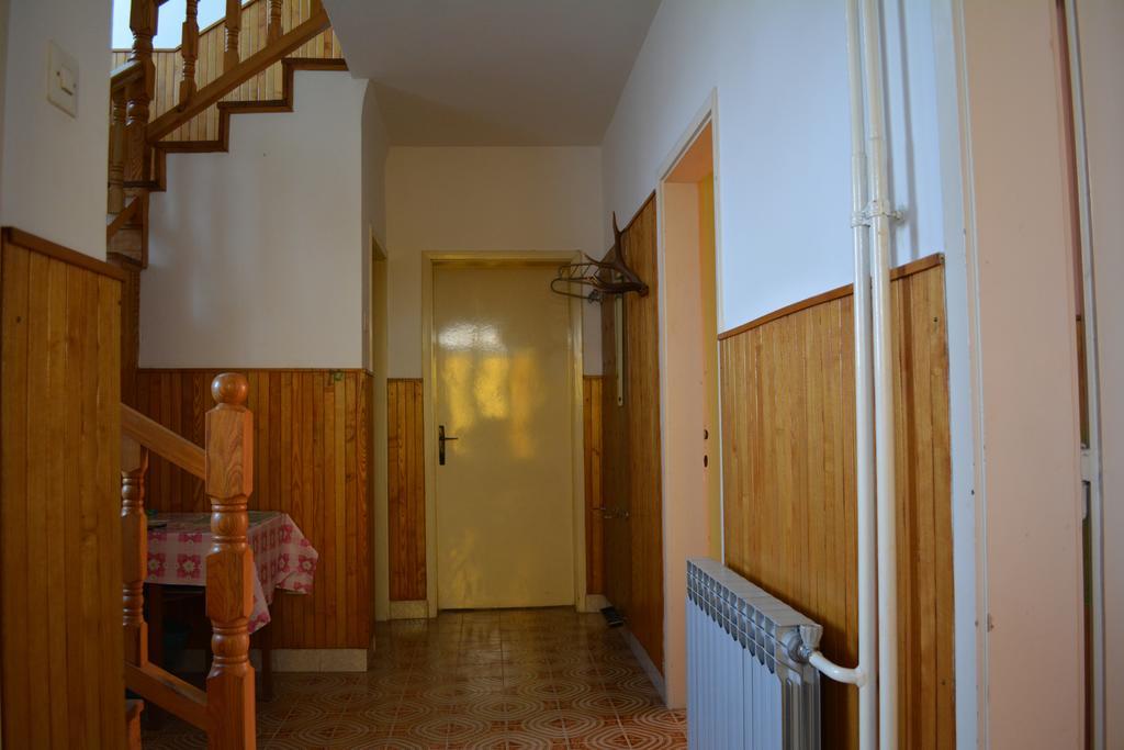 Guest House Ema ดารูวาร์ ภายนอก รูปภาพ